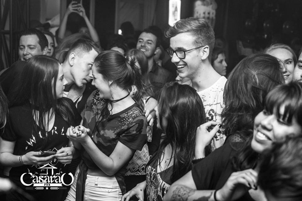 Diversão noturna no Casarão Pub